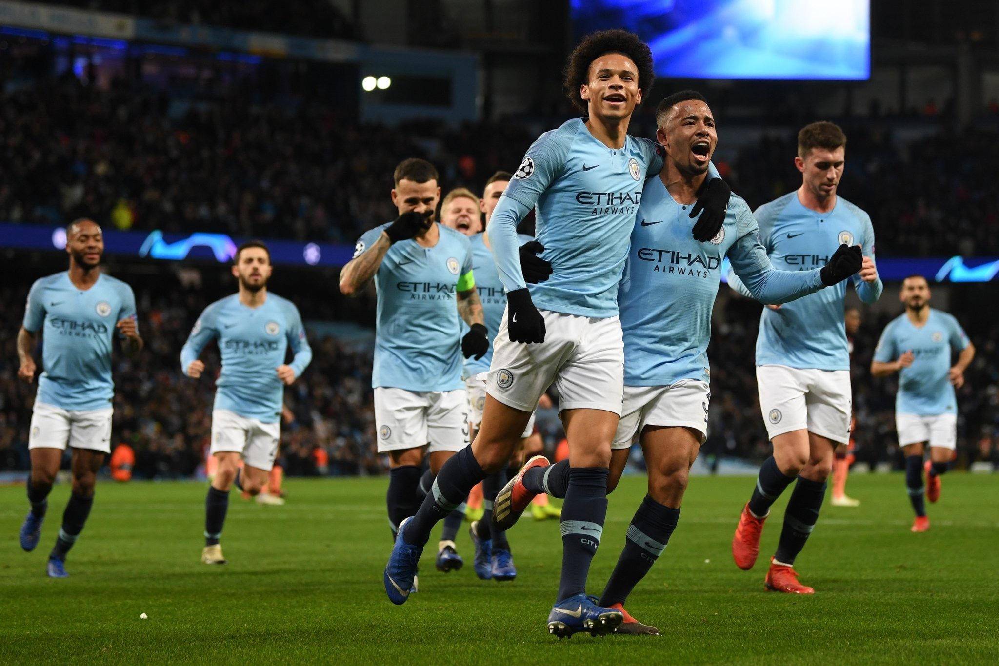 汪小菲晒女儿照片，争夺抚养权，小玥儿眼神给出爸爸答案.